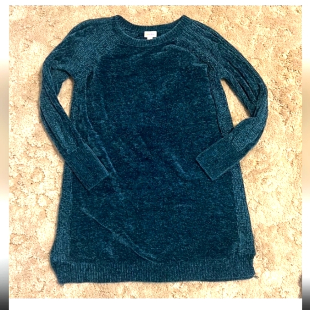 Beautiful vibrant green Lauren sweater